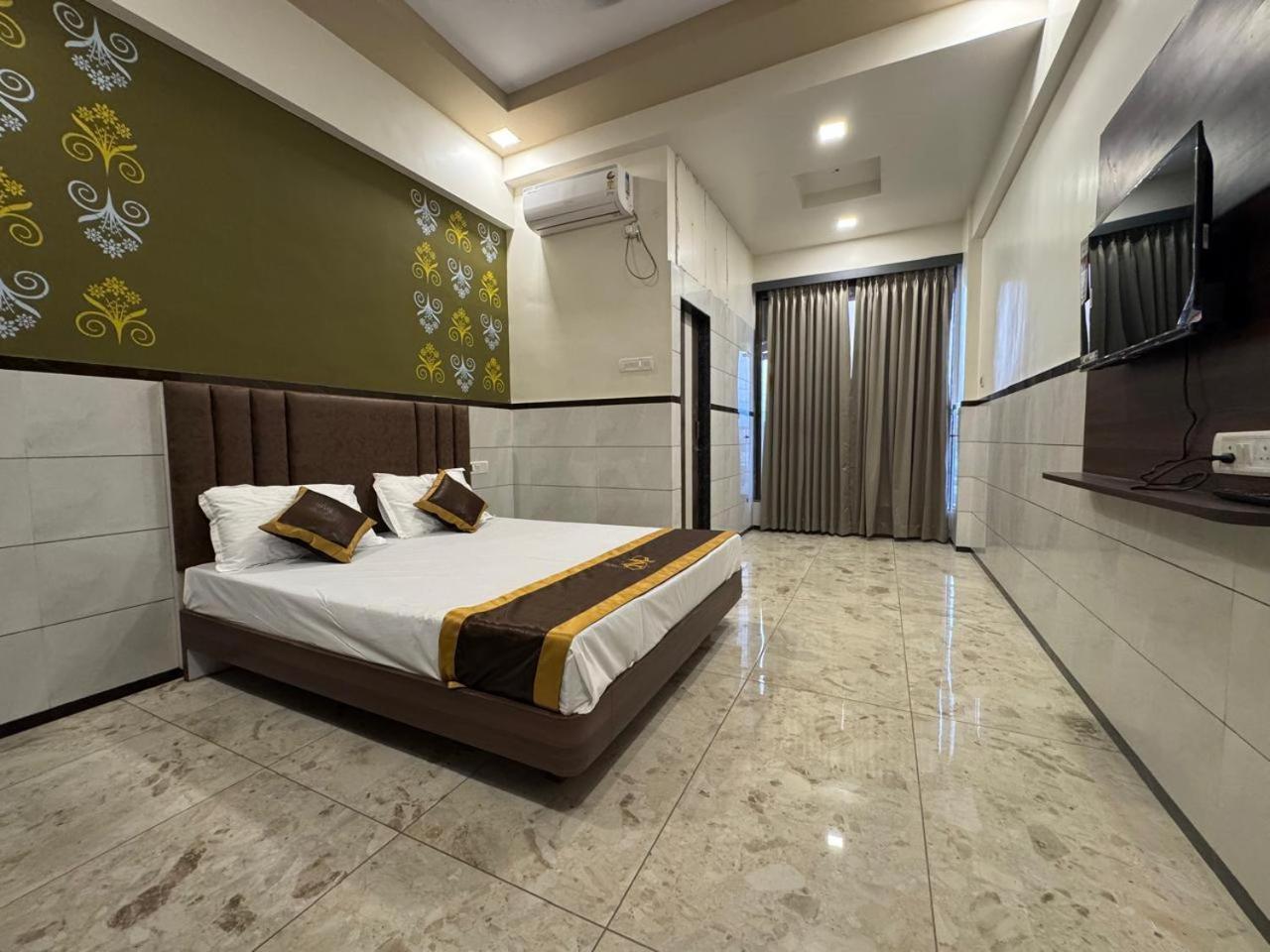 Majestic Inn Vasai Ngoại thất bức ảnh