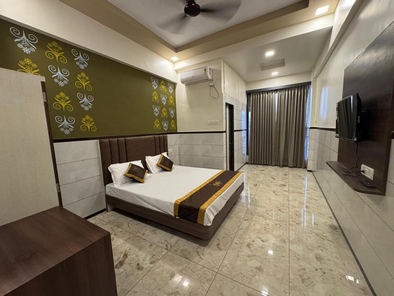 Majestic Inn Vasai Ngoại thất bức ảnh