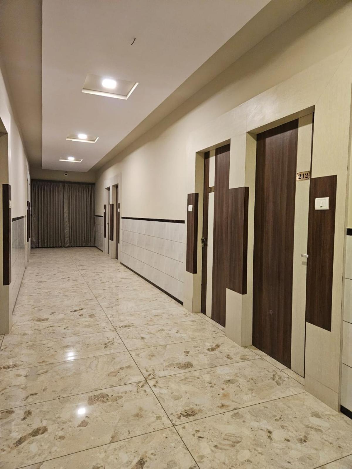 Majestic Inn Vasai Ngoại thất bức ảnh