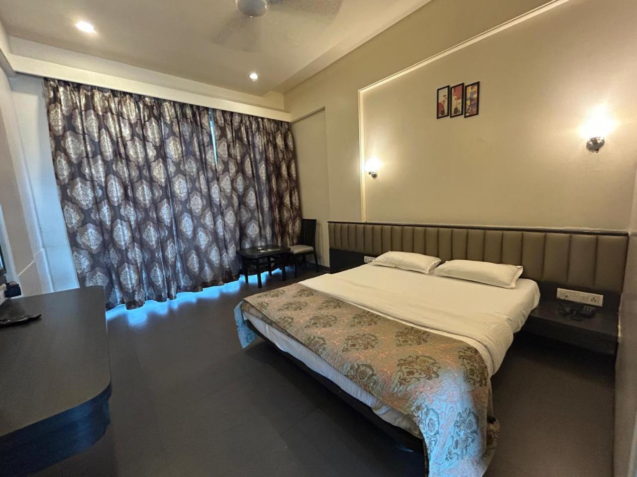 Majestic Inn Vasai Ngoại thất bức ảnh